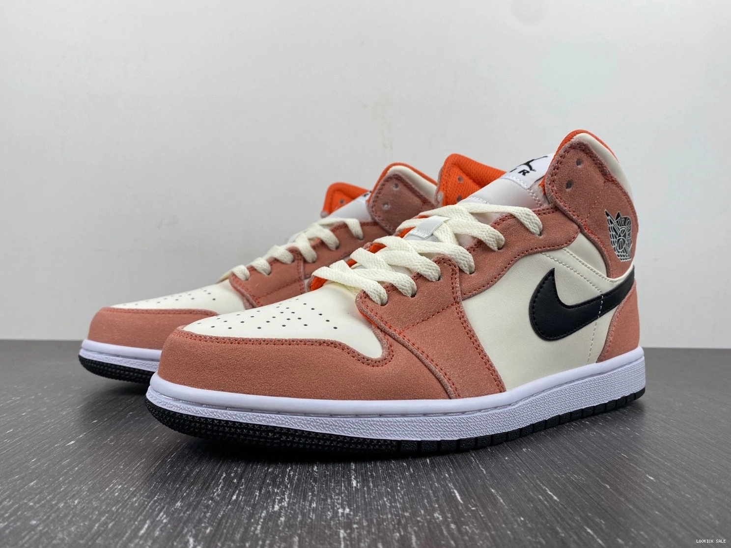 DV1336-800 Mid 1 (GS) - Orange Jordan SE Suede 0519
